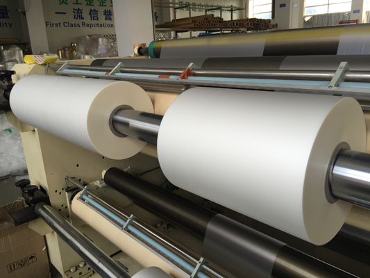 Película de laminado térmico de extrusión múltiple de espesor de 23 micrones Tamaño del rollo 350 mm 3000 m Diseñado para aplicaciones de laminado