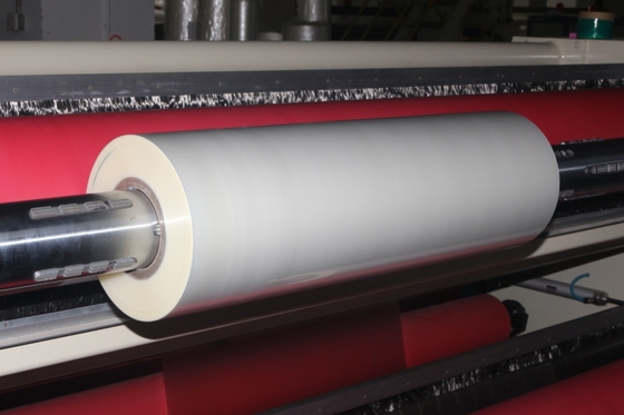 Película de laminación caliente suave y transparente de 23-25 micras Tratamiento de doble corona para laminados de cartón